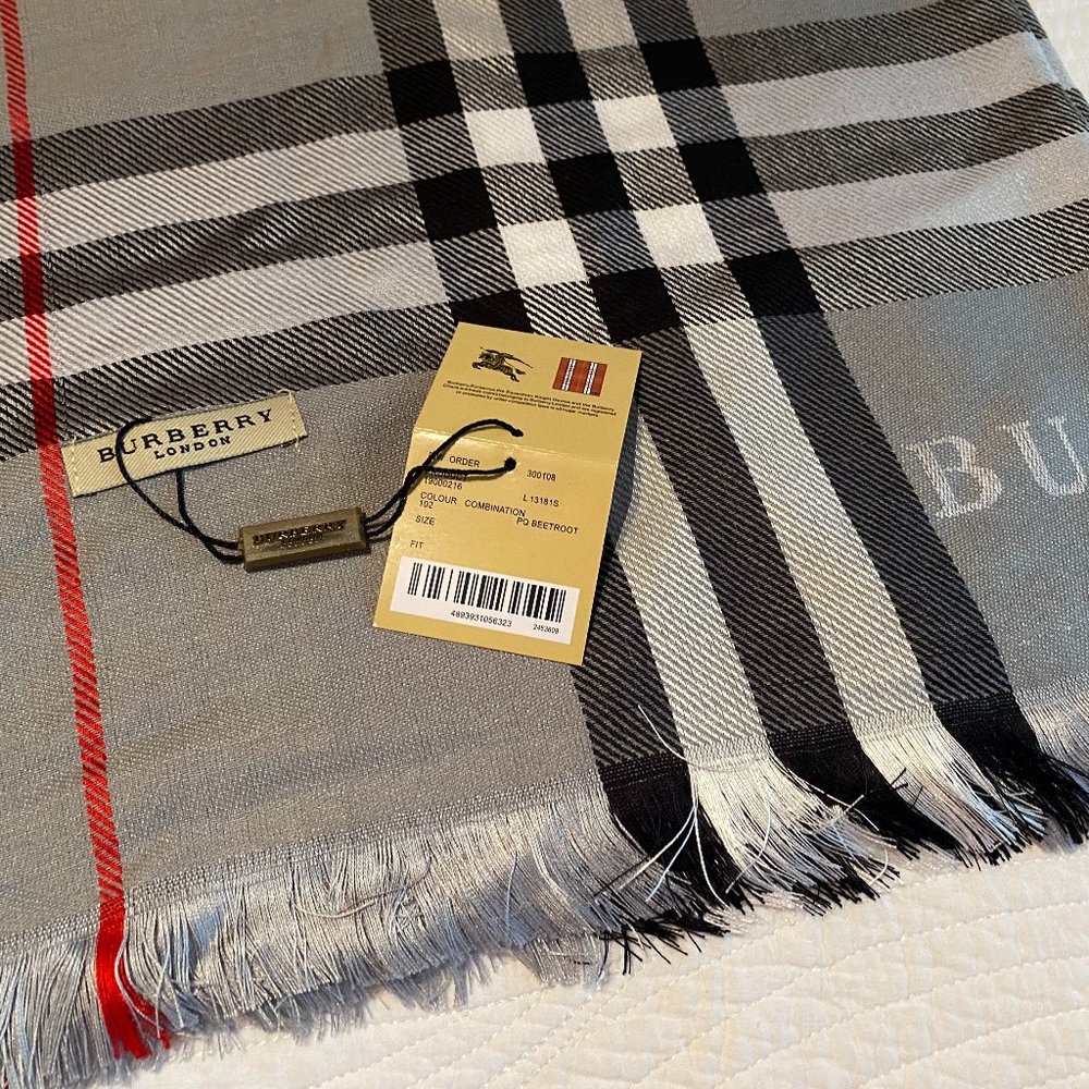 SALE! Burberry scarf Large Gray 82''X28''